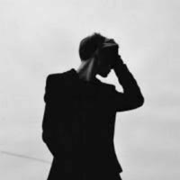 （･ิϖ･ิ）っ青年（･