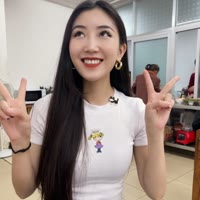 快手美食排行榜第8名我是子小静,新榜指数881.6585646288598,新增作品数1,播放数179w,点赞数3.74w,评论数3735,分享数1304,新增粉丝数8119,累计粉丝数384.65w