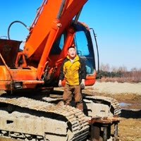 开沟机的黑土豆