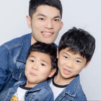 快手母婴排行榜第22名父痴子笑,新榜指数804.6862840400266,新增作品数1,播放数140.32w,点赞数1.22w,评论数486,分享数559,新增粉丝数2282,累计粉丝数173.03w