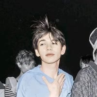 罗